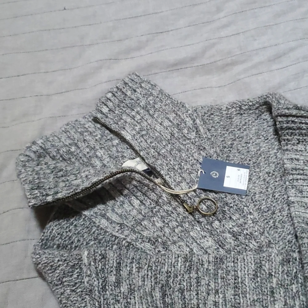 Sweater - Picture 1 of 4